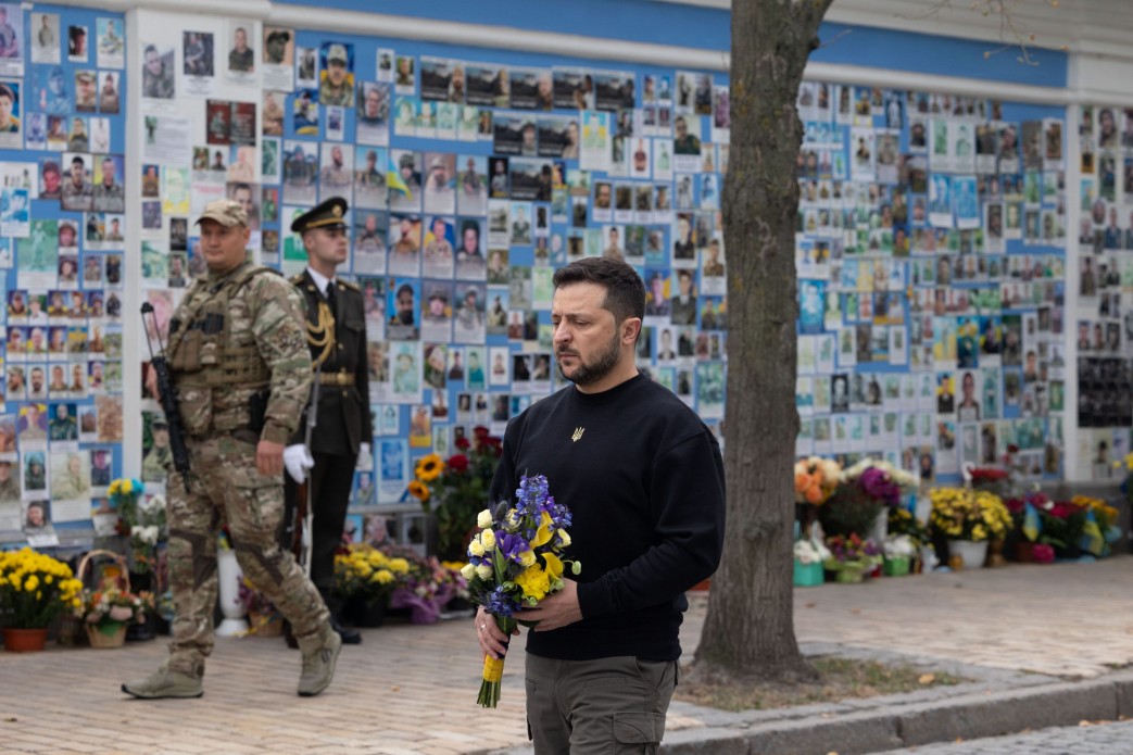Треба кожну можливість обертати в наближення нашої перемоги – і перемога буде – Володимир Зеленський взяв участь у заходах до Дня захисників і захисниць України Треба кожну можливість обертати в наближення нашої перемоги – і перемога буде – Володимир Зеленський взяв участь у заходах до Дня захисників і захисниць України