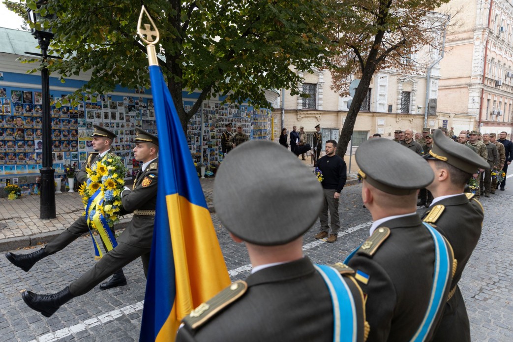 Треба кожну можливість обертати в наближення нашої перемоги – і перемога буде – Володимир Зеленський взяв участь у заходах до Дня захисників і захисниць України Треба кожну можливість обертати в наближення нашої перемоги – і перемога буде – Володимир Зеленський взяв участь у заходах до Дня захисників і захисниць України