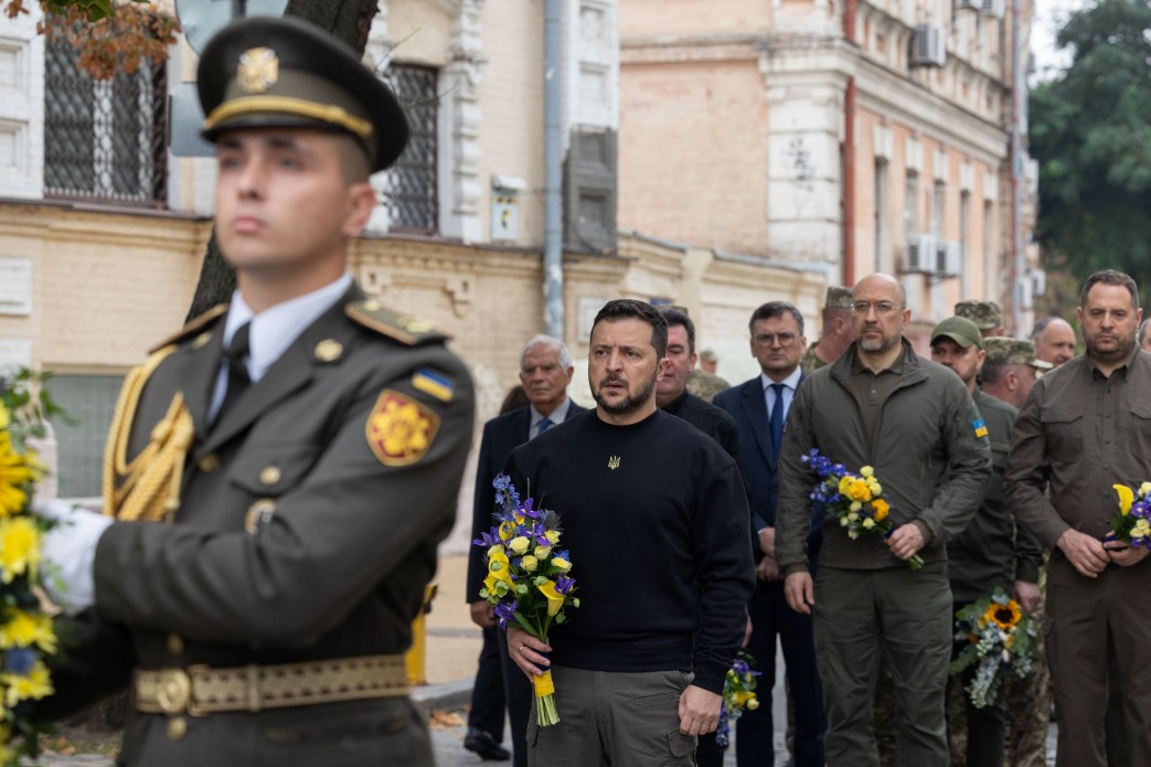 Треба кожну можливість обертати в наближення нашої перемоги – і перемога буде – Володимир Зеленський взяв участь у заходах до Дня захисників і захисниць України Треба кожну можливість обертати в наближення нашої перемоги – і перемога буде – Володимир Зеленський взяв участь у заходах до Дня захисників і захисниць України