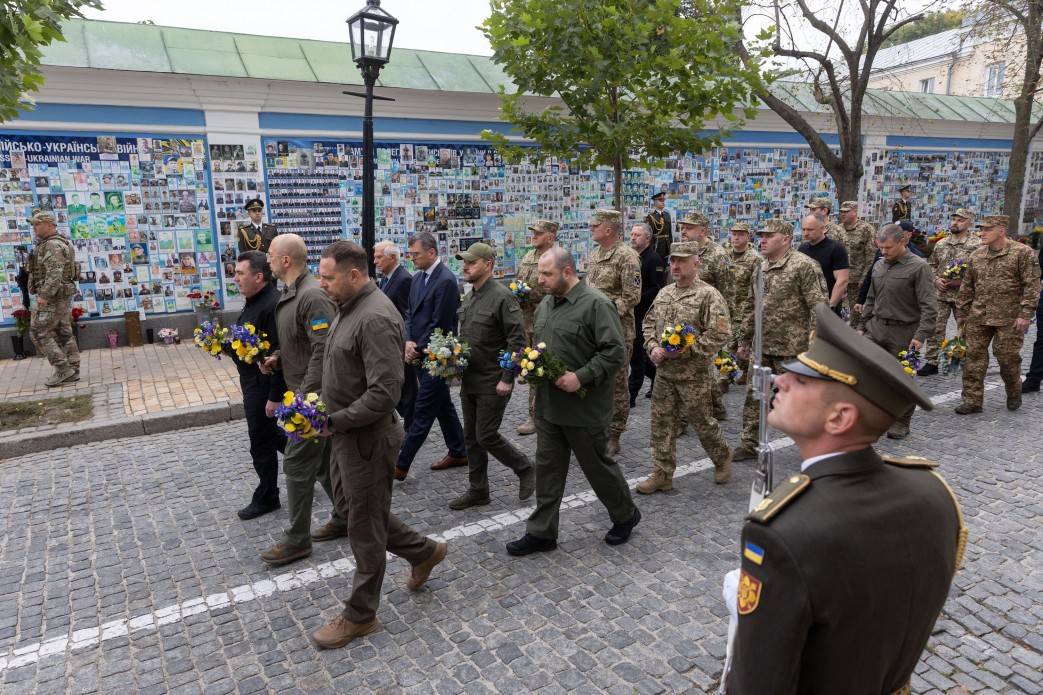 Треба кожну можливість обертати в наближення нашої перемоги – і перемога буде – Володимир Зеленський взяв участь у заходах до Дня захисників і захисниць України Треба кожну можливість обертати в наближення нашої перемоги – і перемога буде – Володимир Зеленський взяв участь у заходах до Дня захисників і захисниць України