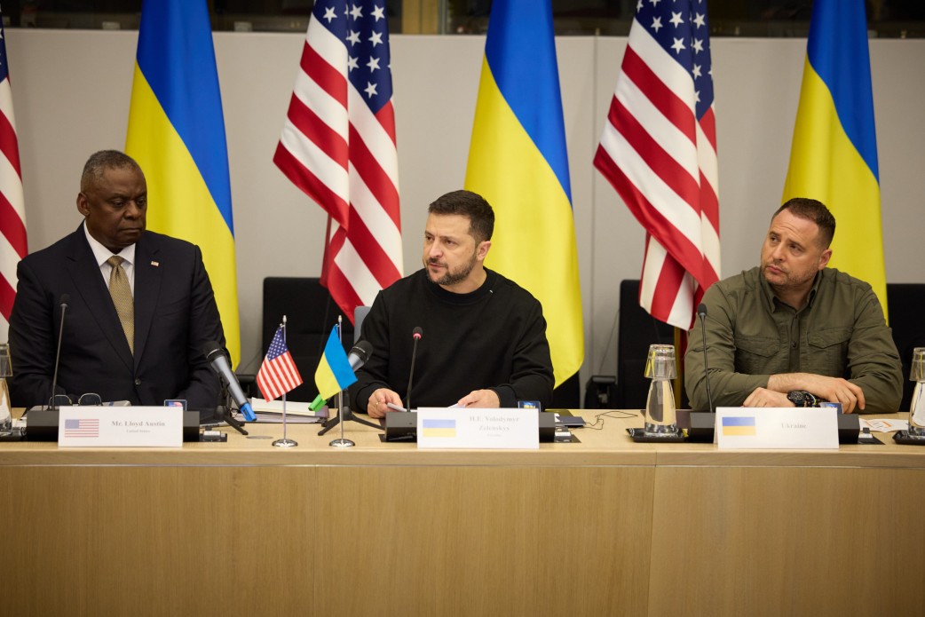 Треба вибити із рук Росії інструмент терору – виступ Президента на засіданні Контактної групи з питань оборони України у форматі «Рамштайн» Треба вибити із рук Росії інструмент терору – виступ Президента на засіданні Контактної групи з питань оборони України у форматі «Рамштайн»