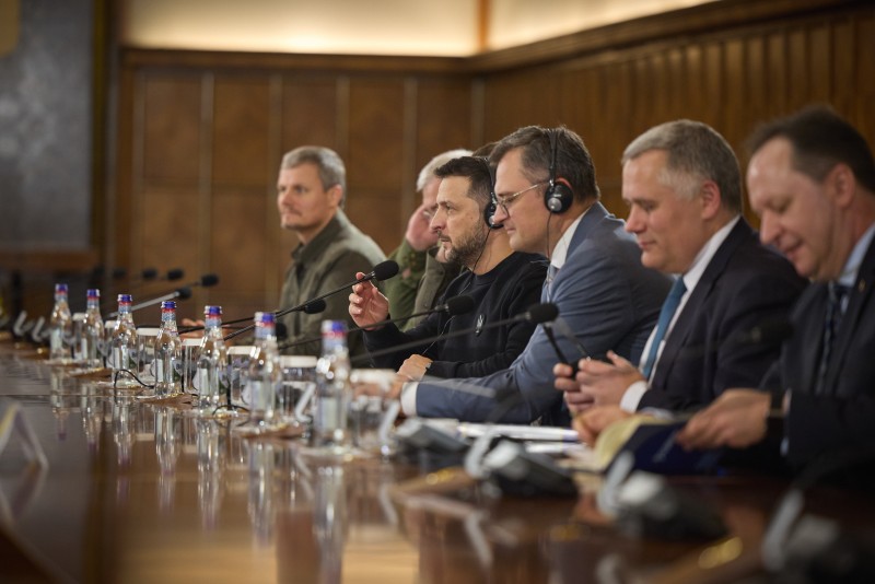 У Бухаресті Президент зустрівся з головою румунського уряду У Бухаресті Президент зустрівся з головою румунського уряду