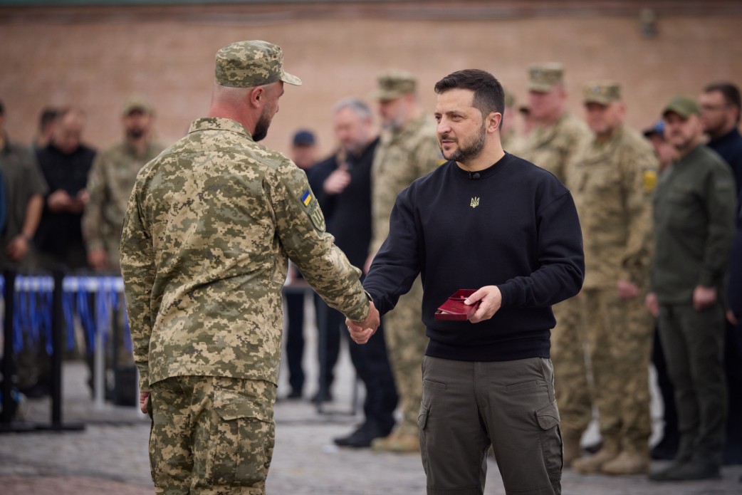 У День захисників і захисниць України Президент вручив державні нагороди та взяв участь у складанні присяги війковими ліцеїстами У День захисників і захисниць України Президент вручив державні нагороди та взяв участь у складанні присяги війковими ліцеїстами