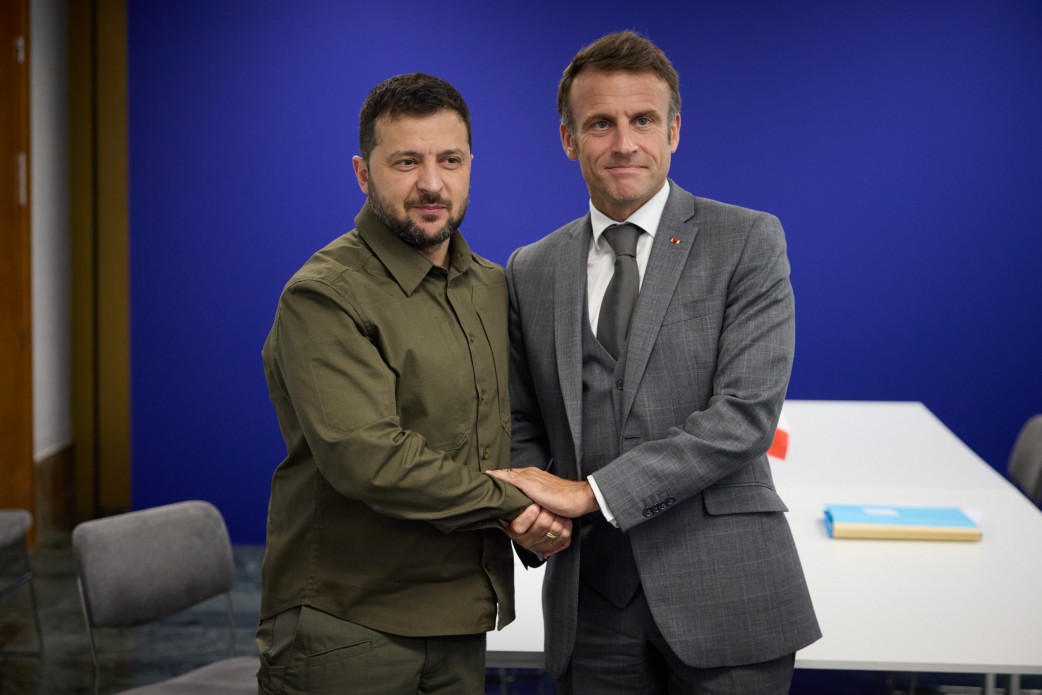 У Гранаді Володимир Зеленський зустрівся з Еммануелем Макроном У Гранаді Володимир Зеленський зустрівся з Еммануелем Макроном