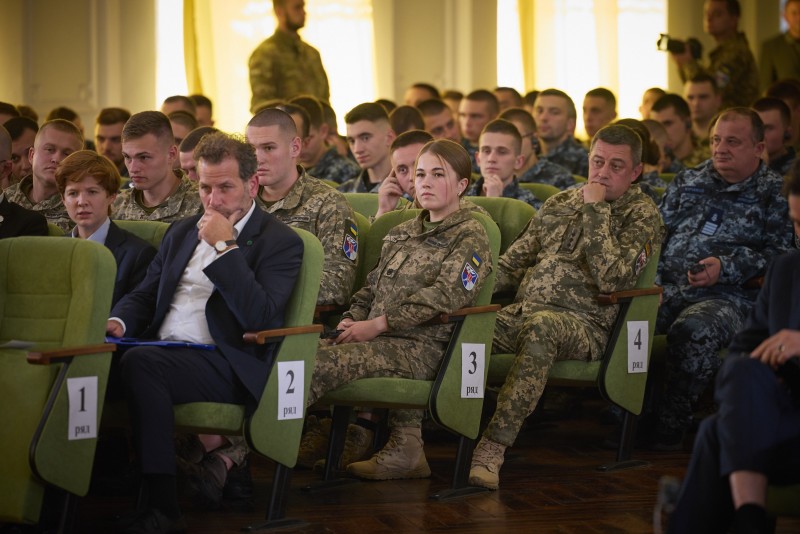 У єдності – сила України й наше майбутнє – Президент під час спілкування з курсантами та викладачами військових вишів в Одесі У єдності – сила України й наше майбутнє – Президент під час спілкування з курсантами та викладачами військових вишів в Одесі