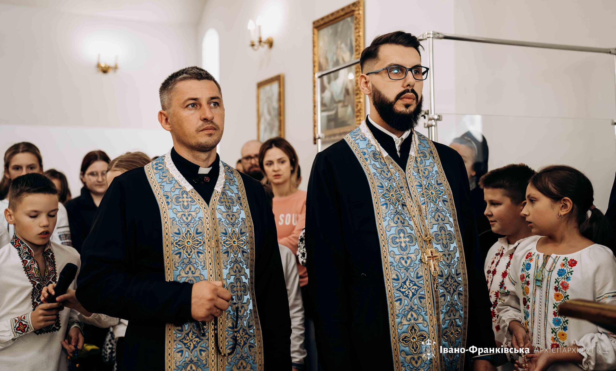 Учні Католицького ліцею єдналися у молитві на вервиці із Владикою Миколою Учні Католицького ліцею єдналися у молитві на вервиці із Владикою Миколою