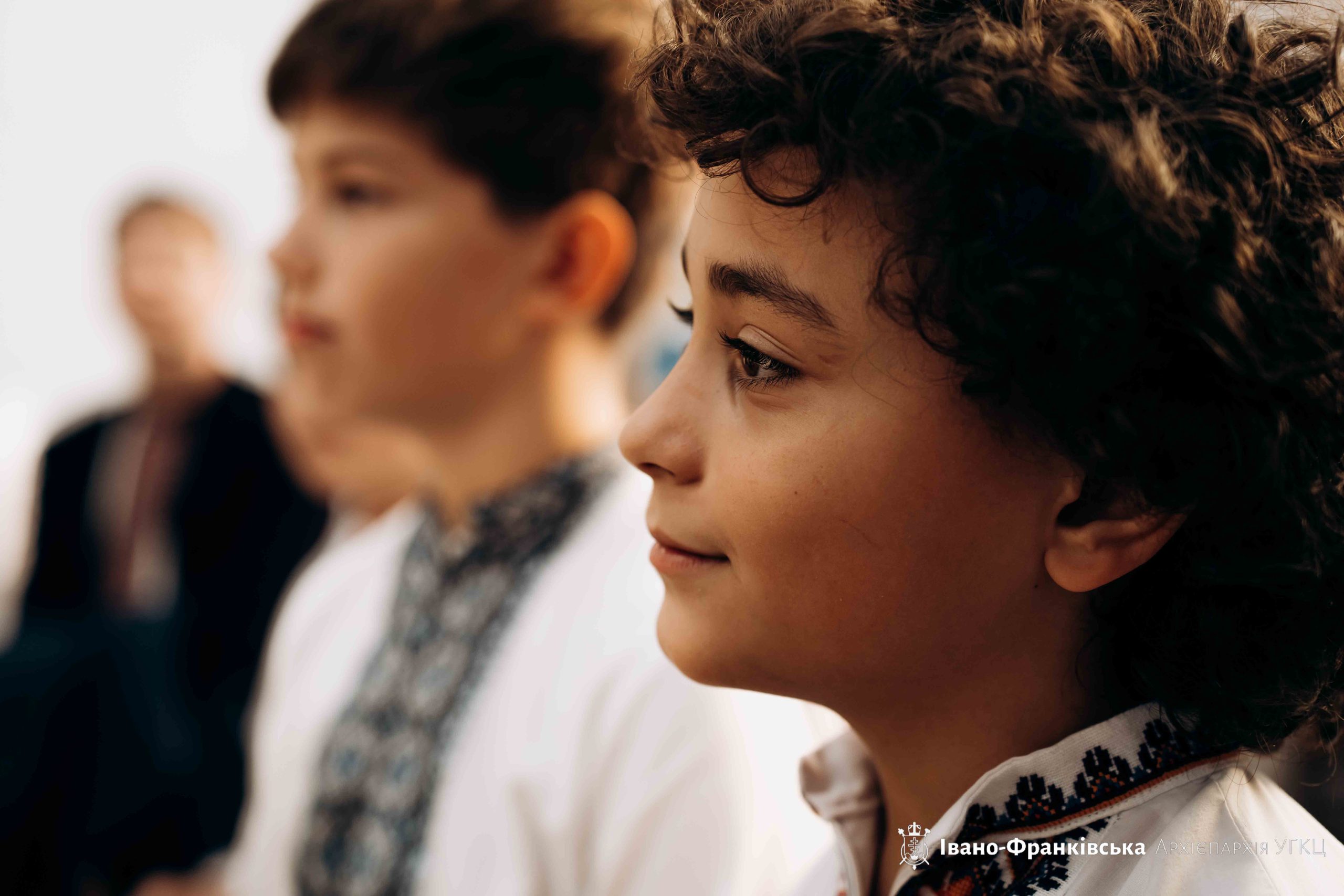 Учні Католицького ліцею єдналися у молитві на вервиці із Владикою Миколою Учні Католицького ліцею єдналися у молитві на вервиці із Владикою Миколою