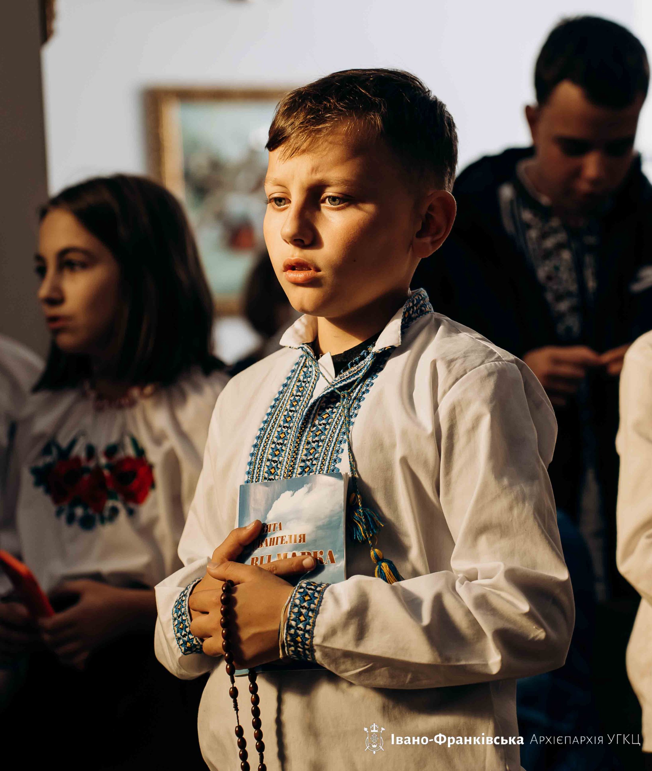 Учні Католицького ліцею єдналися у молитві на вервиці із Владикою Миколою Учні Католицького ліцею єдналися у молитві на вервиці із Владикою Миколою