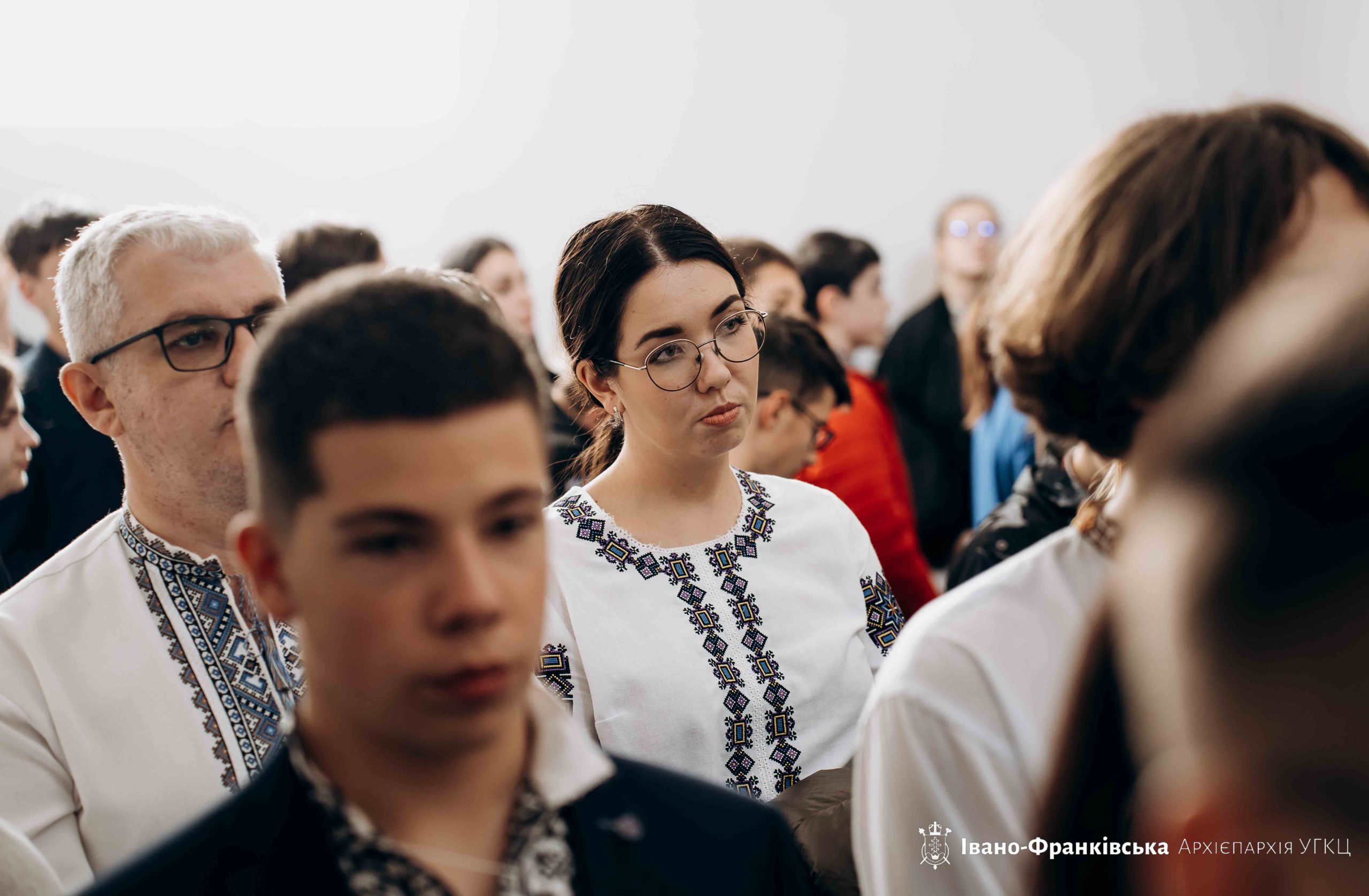 Учні Католицького ліцею єдналися у молитві на вервиці із Владикою Миколою Учні Католицького ліцею єдналися у молитві на вервиці із Владикою Миколою