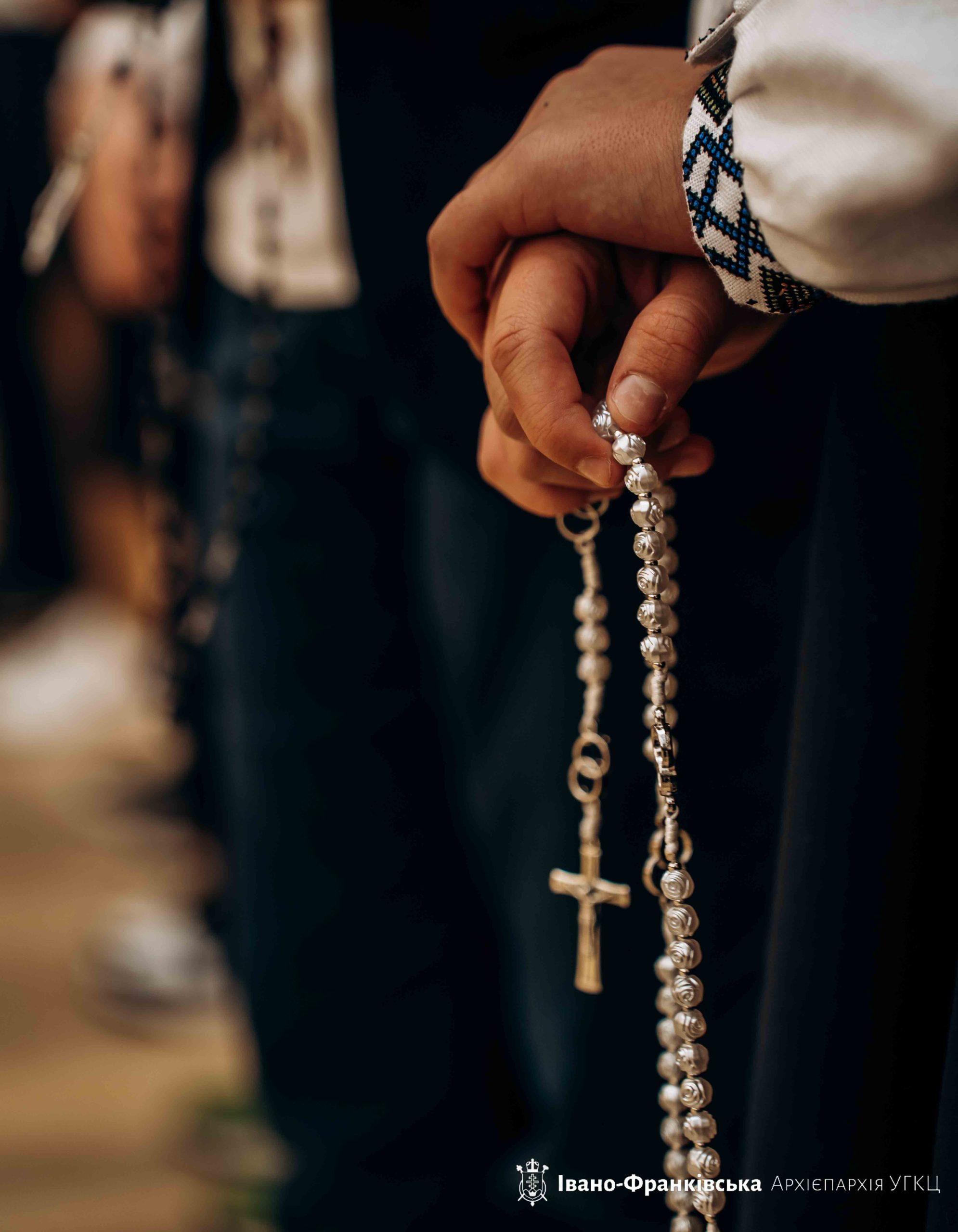 Учні Католицького ліцею єдналися у молитві на вервиці із Владикою Миколою Учні Католицького ліцею єдналися у молитві на вервиці із Владикою Миколою