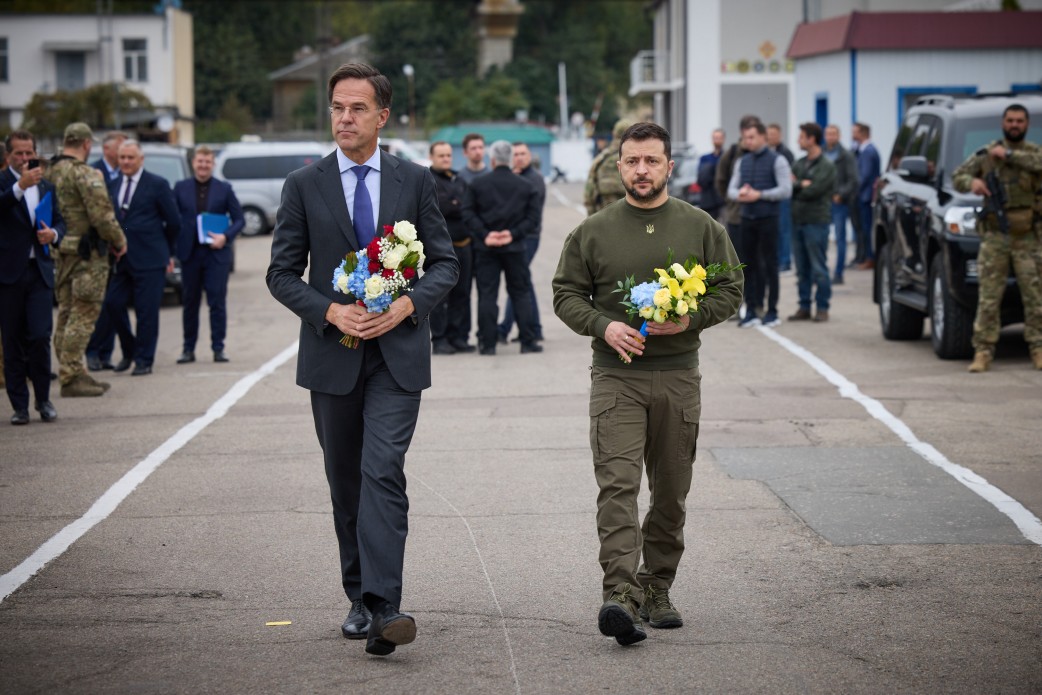 В Одесі Глава держави вшанував пам’ять полеглих воїнів Військово-Морських сил України В Одесі Глава держави вшанував пам’ять полеглих воїнів Військово-Морських сил України