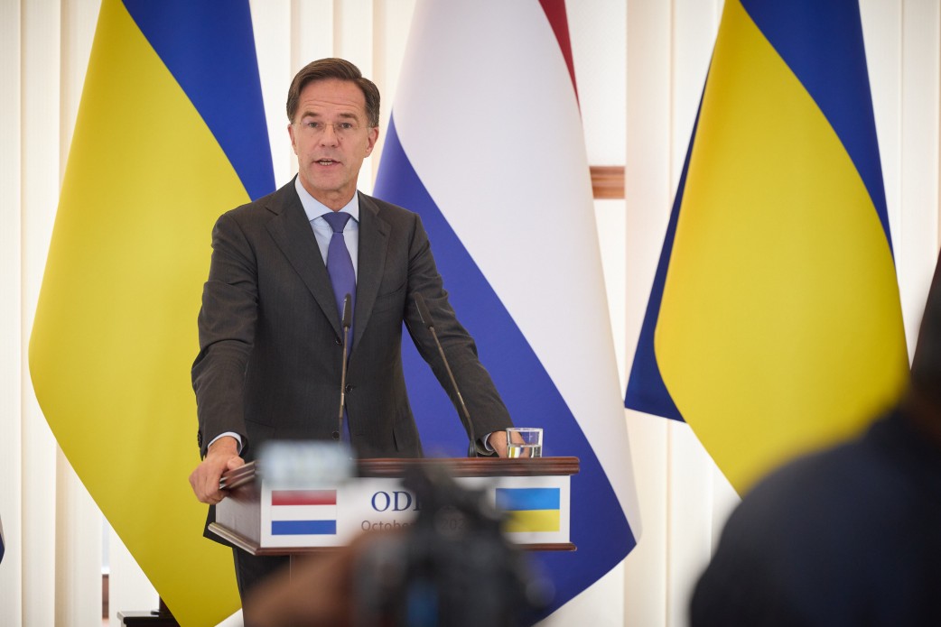 В Одесі Президент відвідав військовий госпіталь і нагородив захисників України та медиків В Одесі Президент відвідав військовий госпіталь і нагородив захисників України та медиків