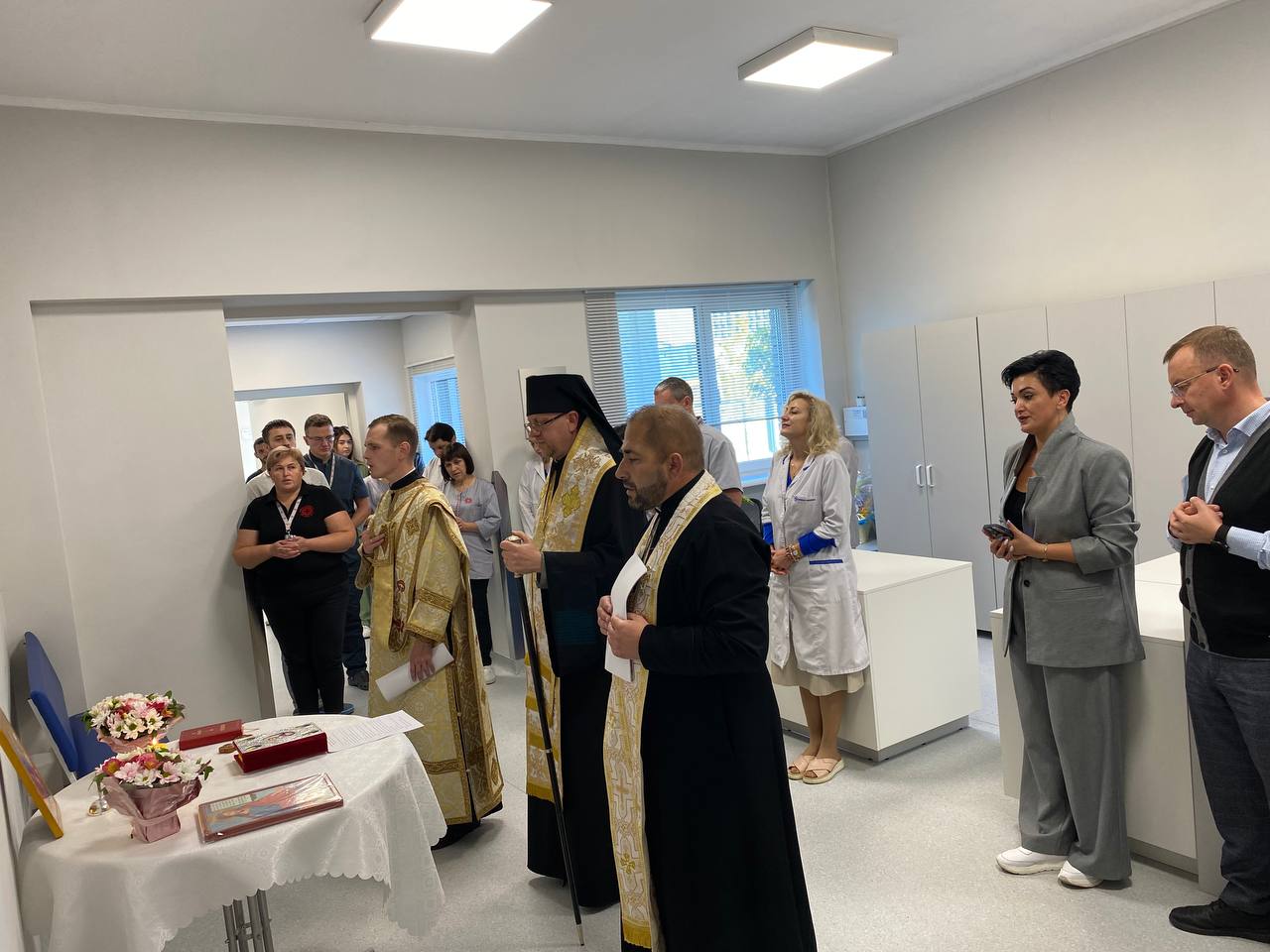 «Важливо, щоб тут люди отримували комплексне зцілення»: Владика Володимир благословив діагностичне і реабілітаційне відділення у лікарні святого Луки «Важливо, щоб тут люди отримували комплексне зцілення»: Владика Володимир благословив діагностичне і реабілітаційне відділення у лікарні святого Луки