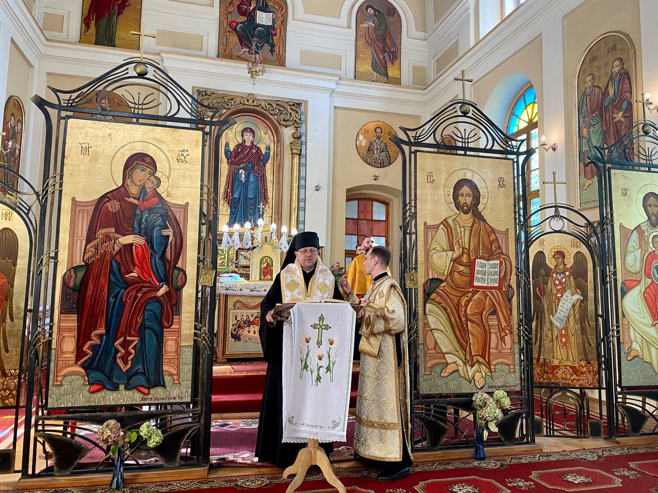 «Відроджуємо добру традицію — молитву студентів та викладачів в обідній час»,— Владика Володимир звершив молитву за медичний університет у храмі Пресвятої Трійці «Відроджуємо добру традицію — молитву студентів та викладачів в обідній час»,— Владика Володимир звершив молитву за медичний університет у храмі Пресвятої Трійці