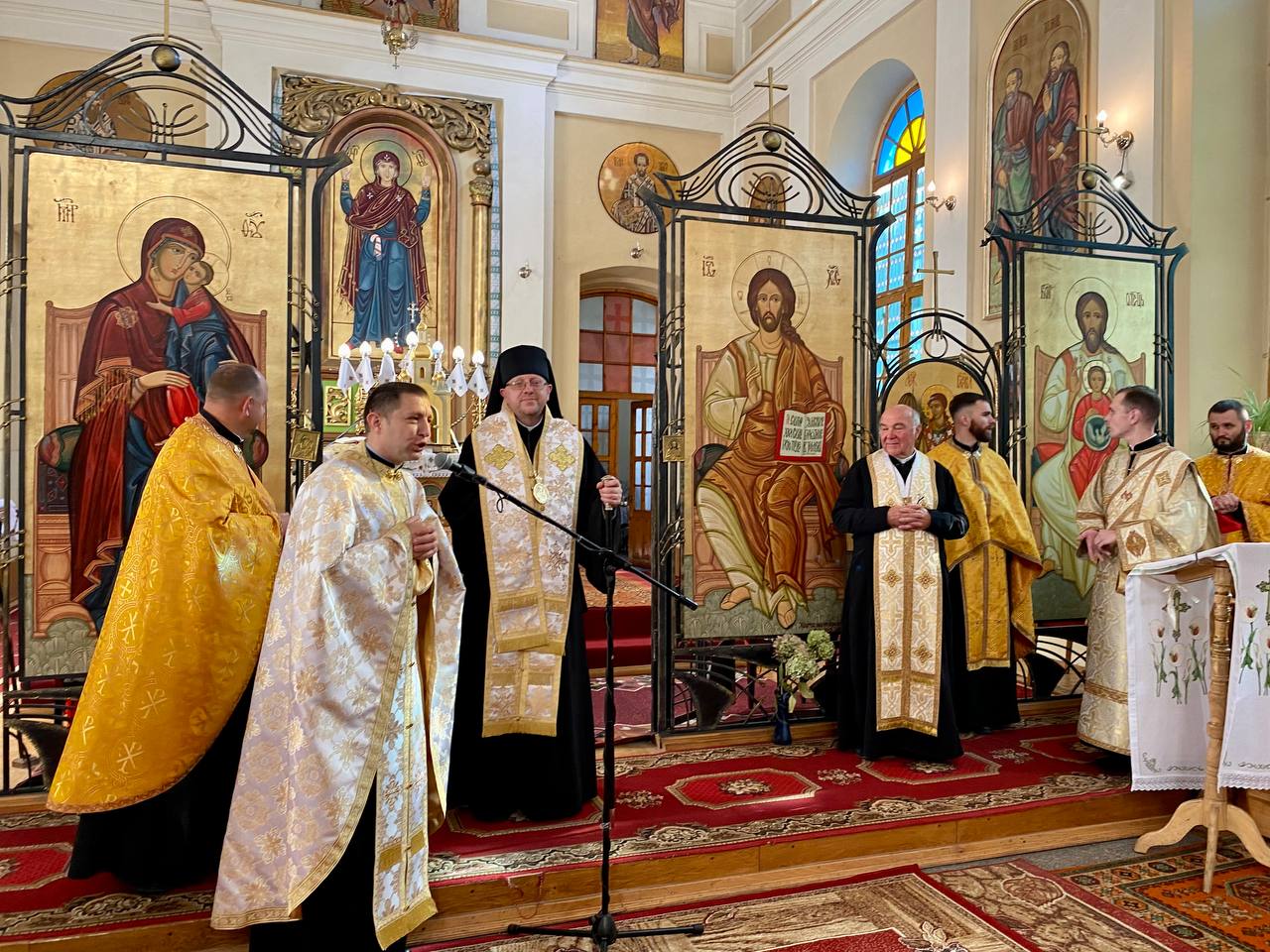 «Відроджуємо добру традицію — молитву студентів та викладачів в обідній час»,— Владика Володимир звершив молитву за медичний університет у храмі Пресвятої Трійці «Відроджуємо добру традицію — молитву студентів та викладачів в обідній час»,— Владика Володимир звершив молитву за медичний університет у храмі Пресвятої Трійці