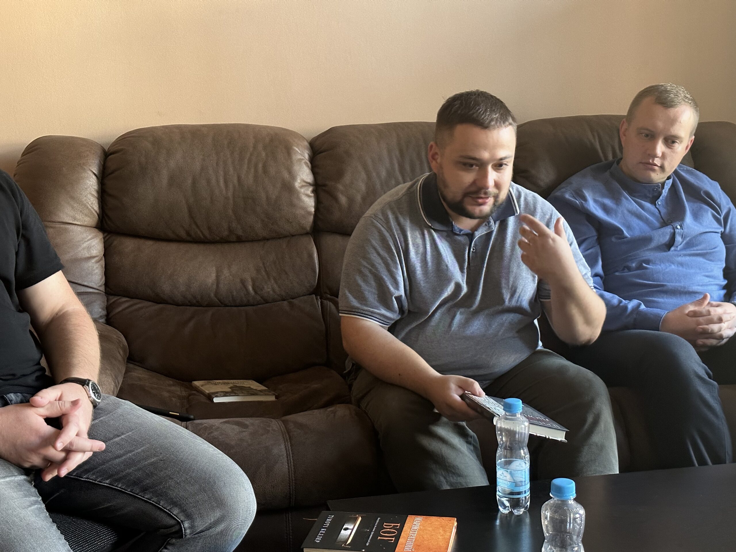 Військові капелани у Львові щомісяця обговорюють прочитані ними книги Військові капелани у Львові щомісяця обговорюють прочитані ними книги