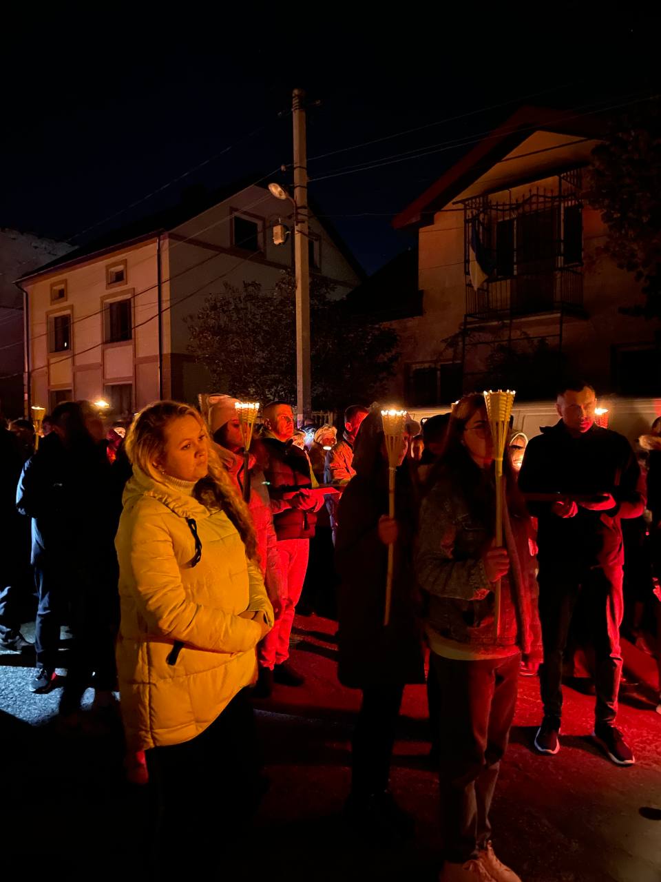 Владика Микола очолив Хресну дорогу у рамках “Святої місії” Владика Микола очолив Хресну дорогу у рамках “Святої місії”