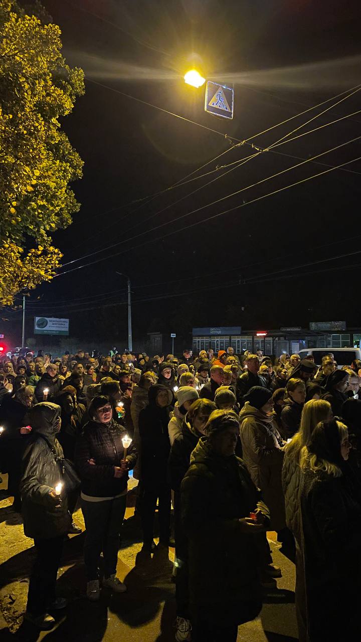 Владика Микола очолив Хресну дорогу у рамках “Святої місії” Владика Микола очолив Хресну дорогу у рамках “Святої місії”