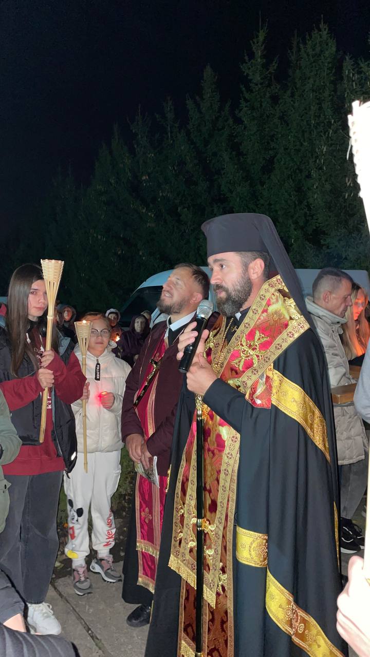 Владика Микола очолив Хресну дорогу у рамках “Святої місії” Владика Микола очолив Хресну дорогу у рамках “Святої місії”