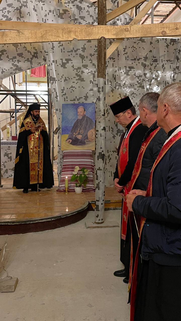 Владика Микола очолив Хресну дорогу у рамках “Святої місії” Владика Микола очолив Хресну дорогу у рамках “Святої місії”