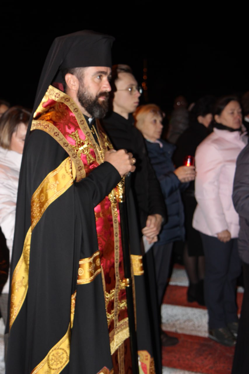 Владика Микола очолив Хресну дорогу у рамках “Святої місії” Владика Микола очолив Хресну дорогу у рамках “Святої місії”