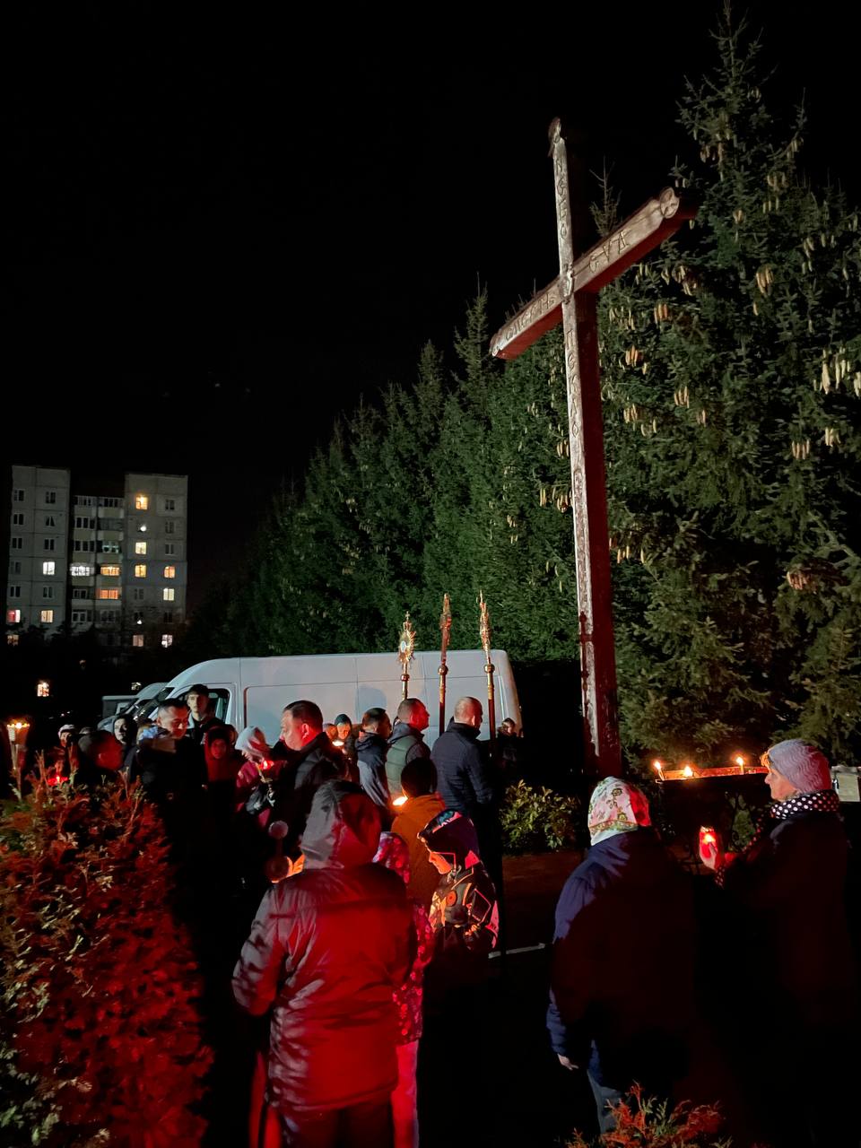 Владика Микола очолив Хресну дорогу у рамках “Святої місії” Владика Микола очолив Хресну дорогу у рамках “Святої місії”