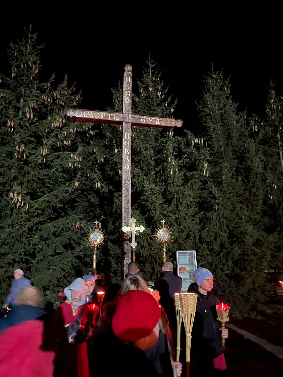Владика Микола очолив Хресну дорогу у рамках “Святої місії” Владика Микола очолив Хресну дорогу у рамках “Святої місії”