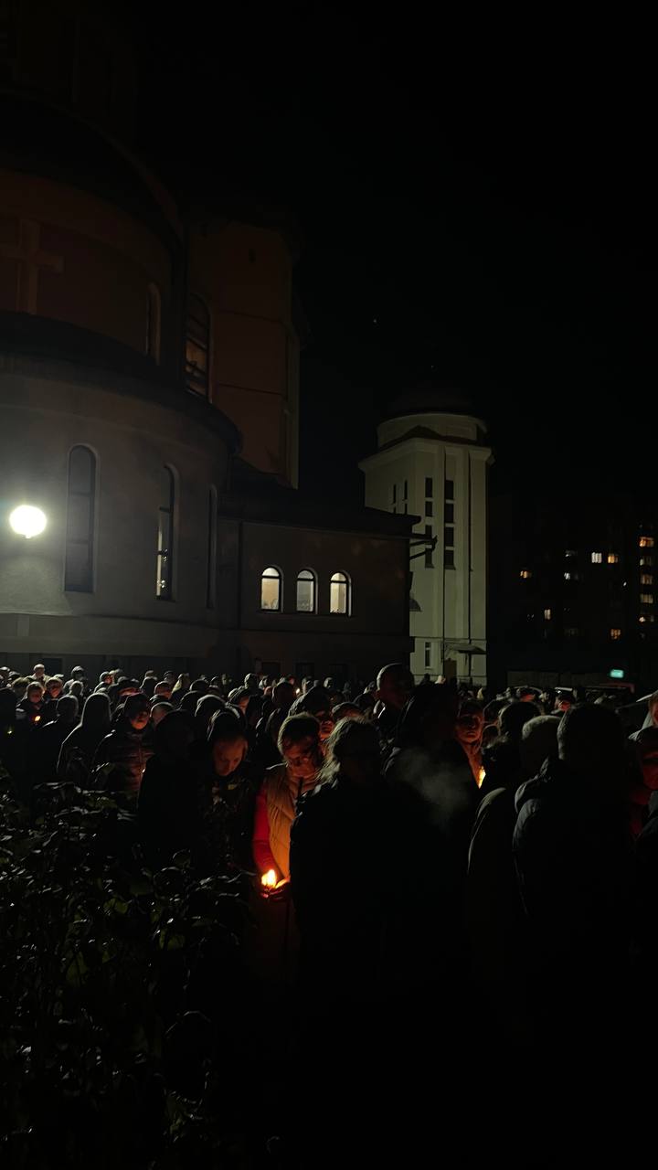 Владика Микола очолив Хресну дорогу у рамках “Святої місії” Владика Микола очолив Хресну дорогу у рамках “Святої місії”