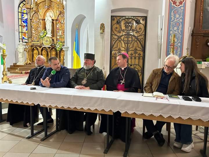 Владика Василь Тучапець взяв участь у&nbsp;презентації книги про війну в&nbsp;Україні