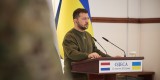 Володимир Зеленський ознайомився з наслідками російських атак на порт Одеси та роботою тимчасових коридорів для експорту зерна Володимир Зеленський ознайомився з наслідками російських атак на порт Одеси та роботою тимчасових коридорів для експорту зерна