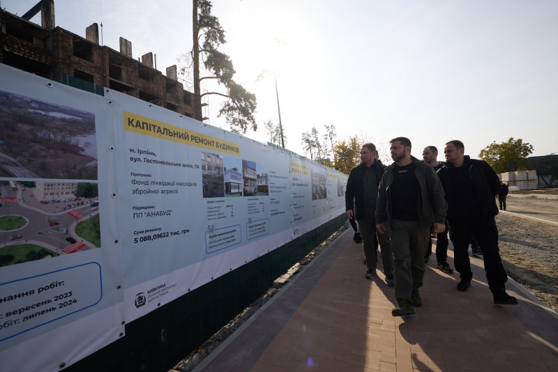 Володимир Зеленський ознайомився з відновленням будинків в Ірпені та Бузовій, пошкоджених унаслідок повномасштабної російської агресії Володимир Зеленський ознайомився з відновленням будинків в Ірпені та Бузовій, пошкоджених унаслідок повномасштабної російської агресії