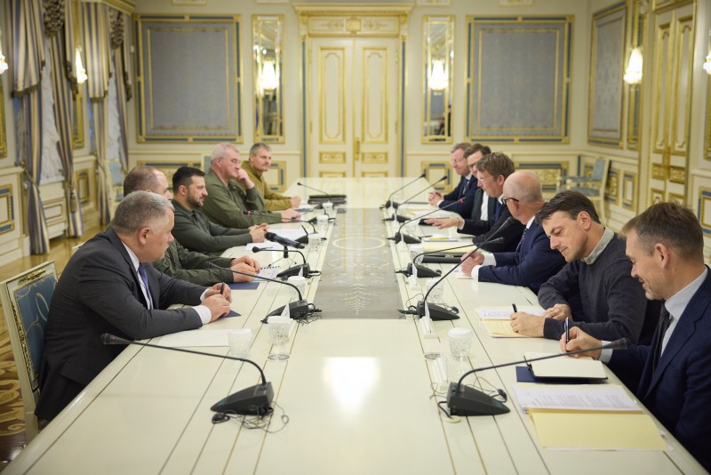 Володимир Зеленський зустрівся з міністром оборони Данії Володимир Зеленський зустрівся з міністром оборони Данії