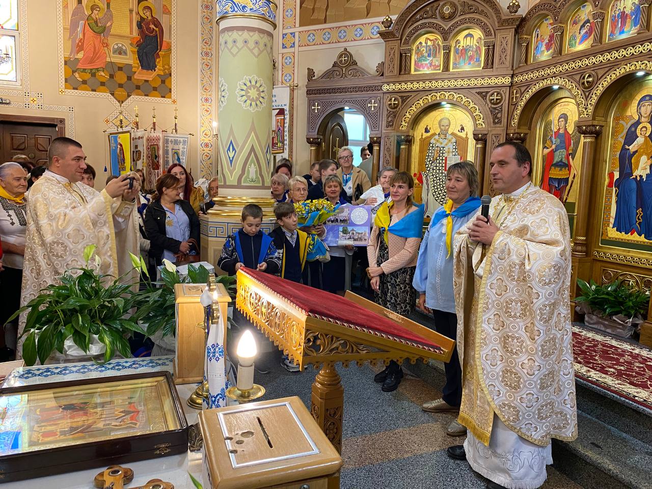 «Жертовна любов та молитва матері приносить багато добра»: Владика Володимир з нагоди 15-ліття “Матерів в молитві” на парафії Введення «Жертовна любов та молитва матері приносить багато добра»: Владика Володимир з нагоди 15-ліття “Матерів в молитві” на парафії Введення