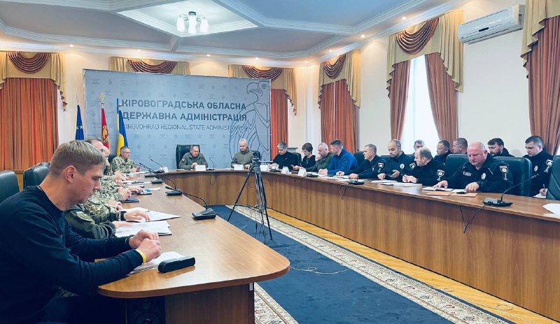 Захист держави - ключова задача під час війни.
Сьогодні провів розширену нараду за участю керівників районів, правоохоронців та працівників ТЦК Захист держави - ключова задача під час війни.
Сьогодні провів розширену нараду за участю керівників районів, правоохоронців та працівників ТЦК
