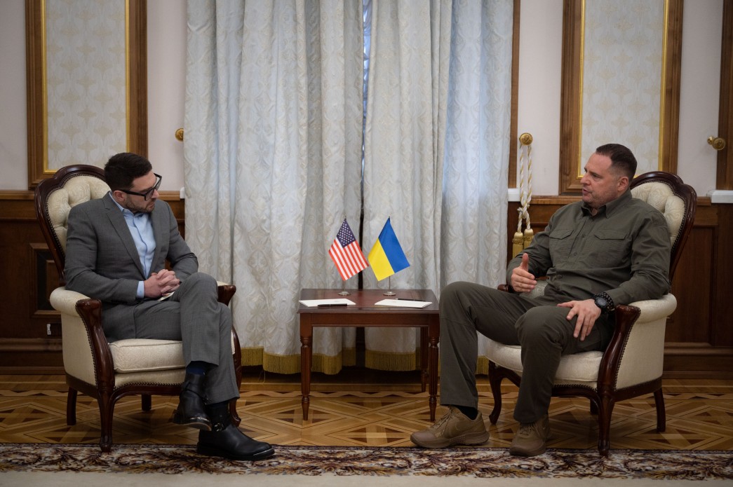Андрій Єрмак обговорив з американським бізнесменом Олександром Соросом відновлення інфраструктури та інвестиції в українську економіку Андрій Єрмак обговорив з американським бізнесменом Олександром Соросом відновлення інфраструктури та інвестиції в українську економіку