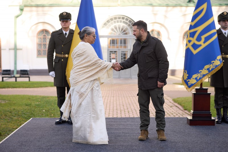 Глава держави прийняв вірчі грамоти від послів ПАР, Бангладеш і Гвінеї, які розпочали роботу в Україні Глава держави прийняв вірчі грамоти від послів ПАР, Бангладеш і Гвінеї, які розпочали роботу в Україні