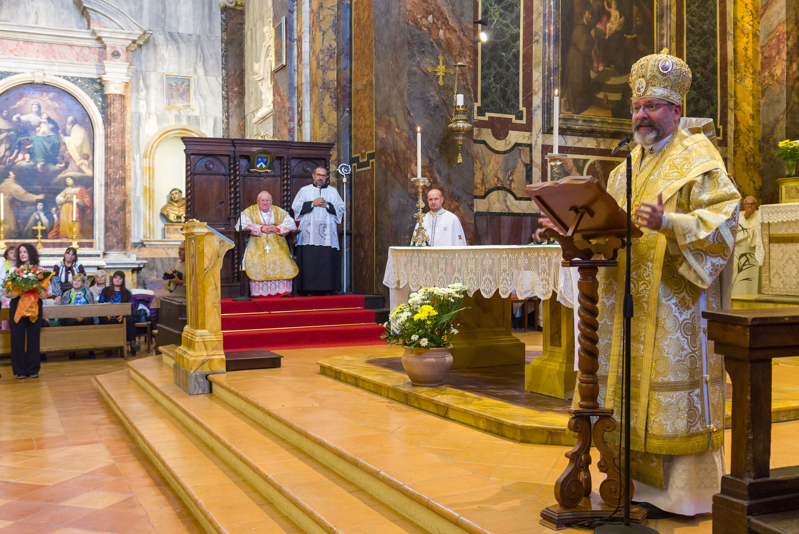 Глава УГКЦ вручив Орден митрополита Андрея Шептицького кардиналові Бассетті
