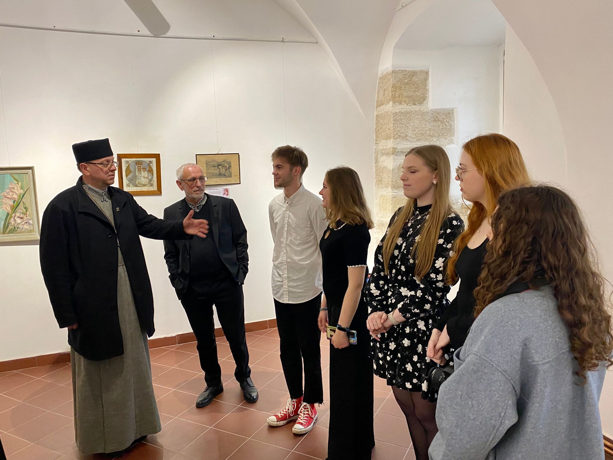 «Митрополит Андрей вчить нас, що рівень багатства полягає у вмінні ділитися»: Владика Володимир молитовно відкрив виставку: “Фрагменти творчості: Шептицький та митці” «Митрополит Андрей вчить нас, що рівень багатства полягає у вмінні ділитися»: Владика Володимир молитовно відкрив виставку: “Фрагменти творчості: Шептицький та митці”