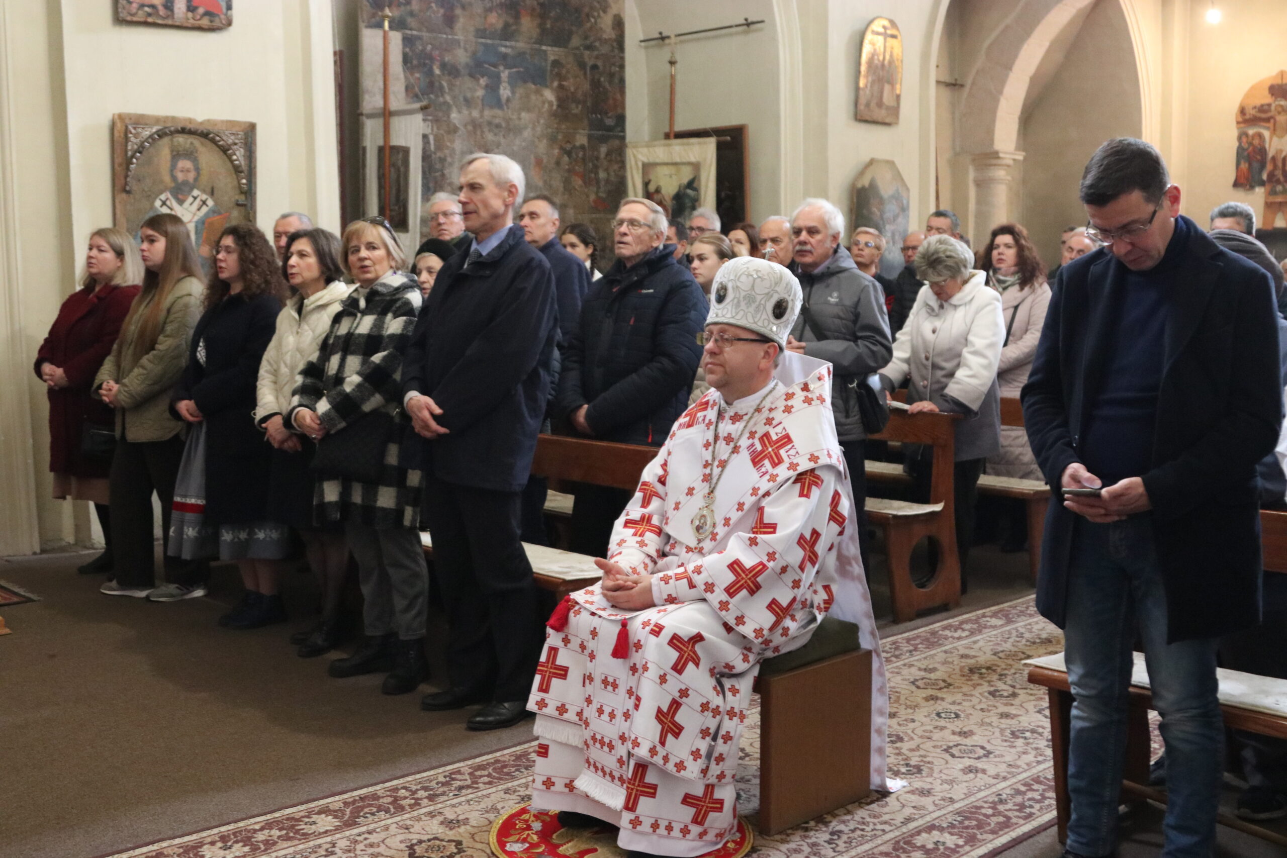 «Митрополит Андрей вчить нас, що рівень багатства полягає у вмінні ділитися»: Владика Володимир молитовно відкрив виставку: “Фрагменти творчості: Шептицький та митці” «Митрополит Андрей вчить нас, що рівень багатства полягає у вмінні ділитися»: Владика Володимир молитовно відкрив виставку: “Фрагменти творчості: Шептицький та митці”