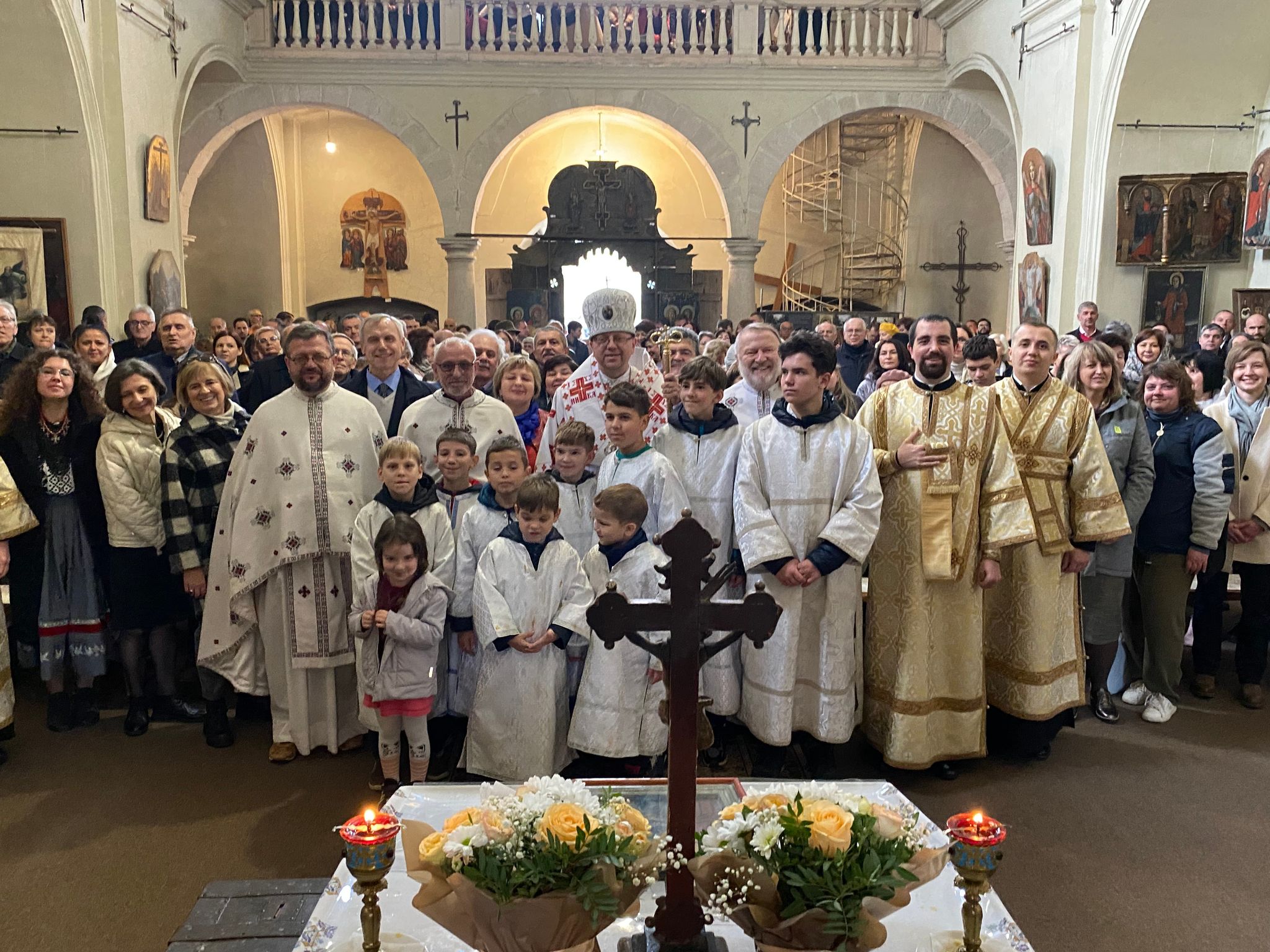 «Митрополит Андрей вчить нас, що рівень багатства полягає у вмінні ділитися»: Владика Володимир молитовно відкрив виставку: “Фрагменти творчості: Шептицький та митці” «Митрополит Андрей вчить нас, що рівень багатства полягає у вмінні ділитися»: Владика Володимир молитовно відкрив виставку: “Фрагменти творчості: Шептицький та митці”