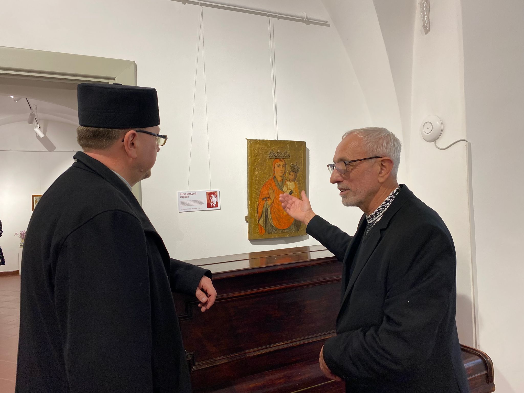 «Митрополит Андрей вчить нас, що рівень багатства полягає у вмінні ділитися»: Владика Володимир молитовно відкрив виставку: “Фрагменти творчості: Шептицький та митці” «Митрополит Андрей вчить нас, що рівень багатства полягає у вмінні ділитися»: Владика Володимир молитовно відкрив виставку: “Фрагменти творчості: Шептицький та митці”