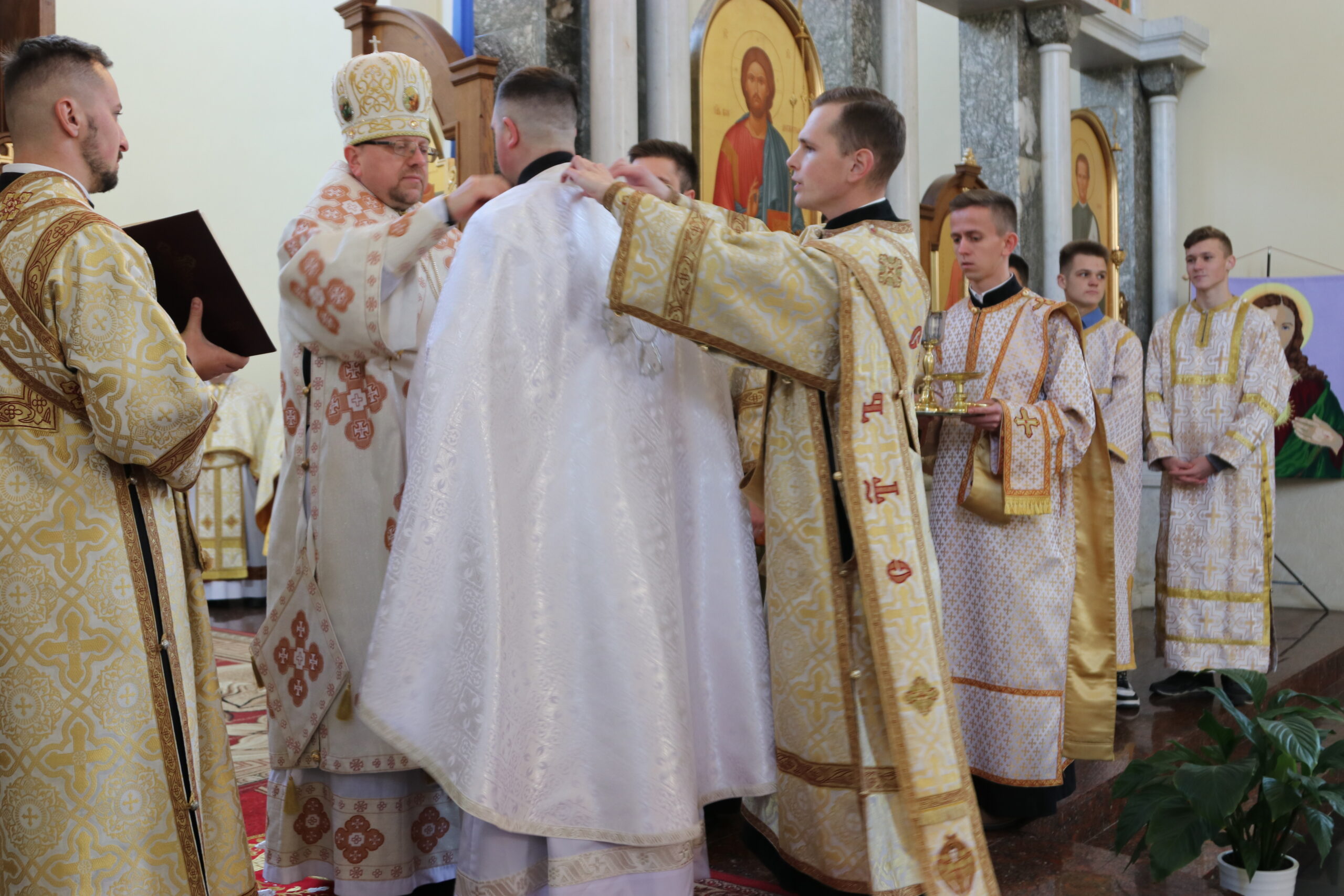 «Нехай Бог йому товаришує молитвами св. Матея»: Владика Володимир звершив священниче рукоположення Мирослава Сольського «Нехай Бог йому товаришує молитвами св. Матея»: Владика Володимир звершив священниче рукоположення Мирослава Сольського