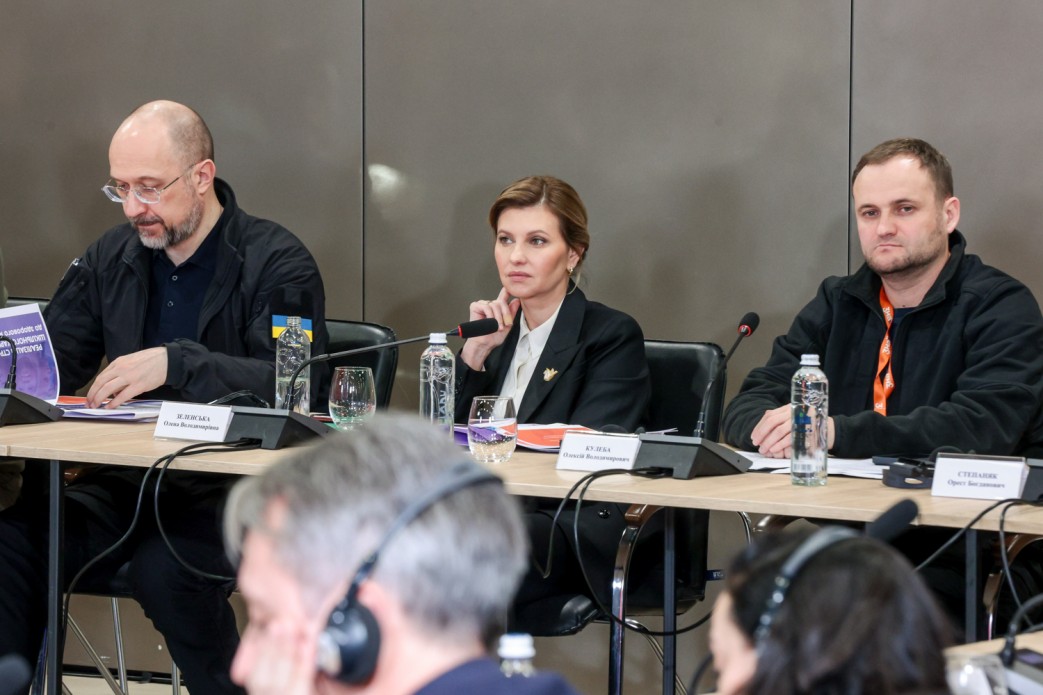 Олена Зеленська взяла участь у нараді щодо реалізації Стратегії реформи шкільного харчування: Прагнемо не просто змінити шкільне меню, а ростити здорове покоління Олена Зеленська взяла участь у нараді щодо реалізації Стратегії реформи шкільного харчування: Прагнемо не просто змінити шкільне меню, а ростити здорове покоління