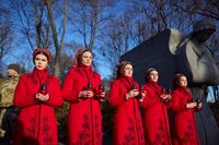 Релігійні лідери разом із&nbsp;військово-політичним керівництвом України помолилися за&nbsp;жертв Голодомору в&nbsp;Києво-Печерській лаврі