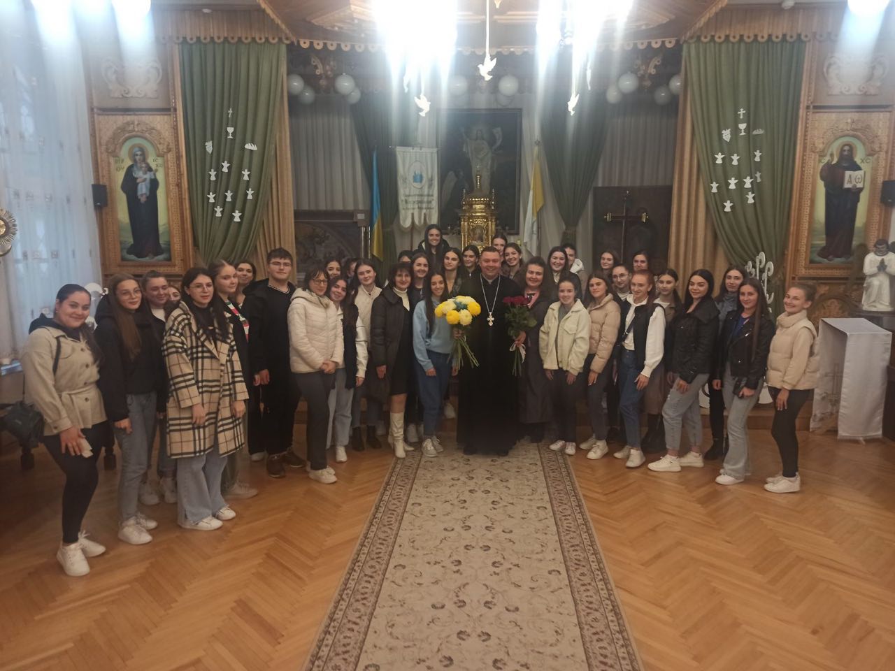 У Катехитичному центрі при Архікатедральному соборі відбулась зустріч зі студентами-медиками У Катехитичному центрі при Архікатедральному соборі відбулась зустріч зі студентами-медиками