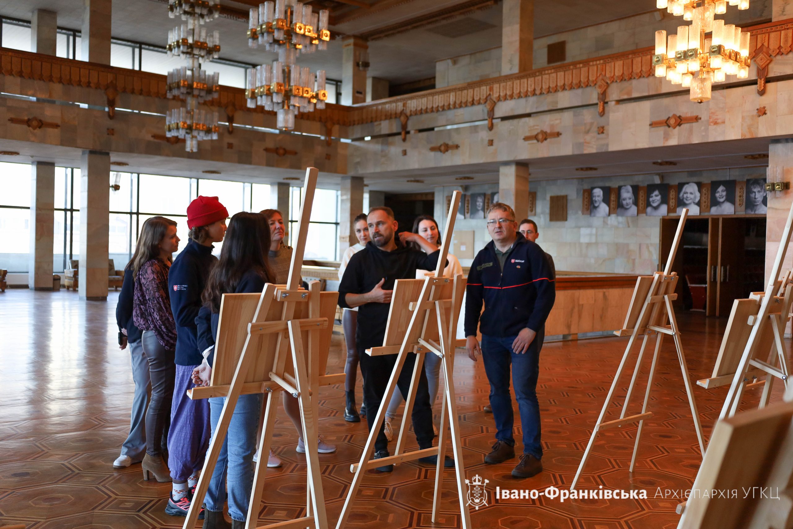В Івано-Франківському драмтеатрі мальтійці відкрили другу виставку дитячих малюнків В Івано-Франківському драмтеатрі мальтійці відкрили другу виставку дитячих малюнків