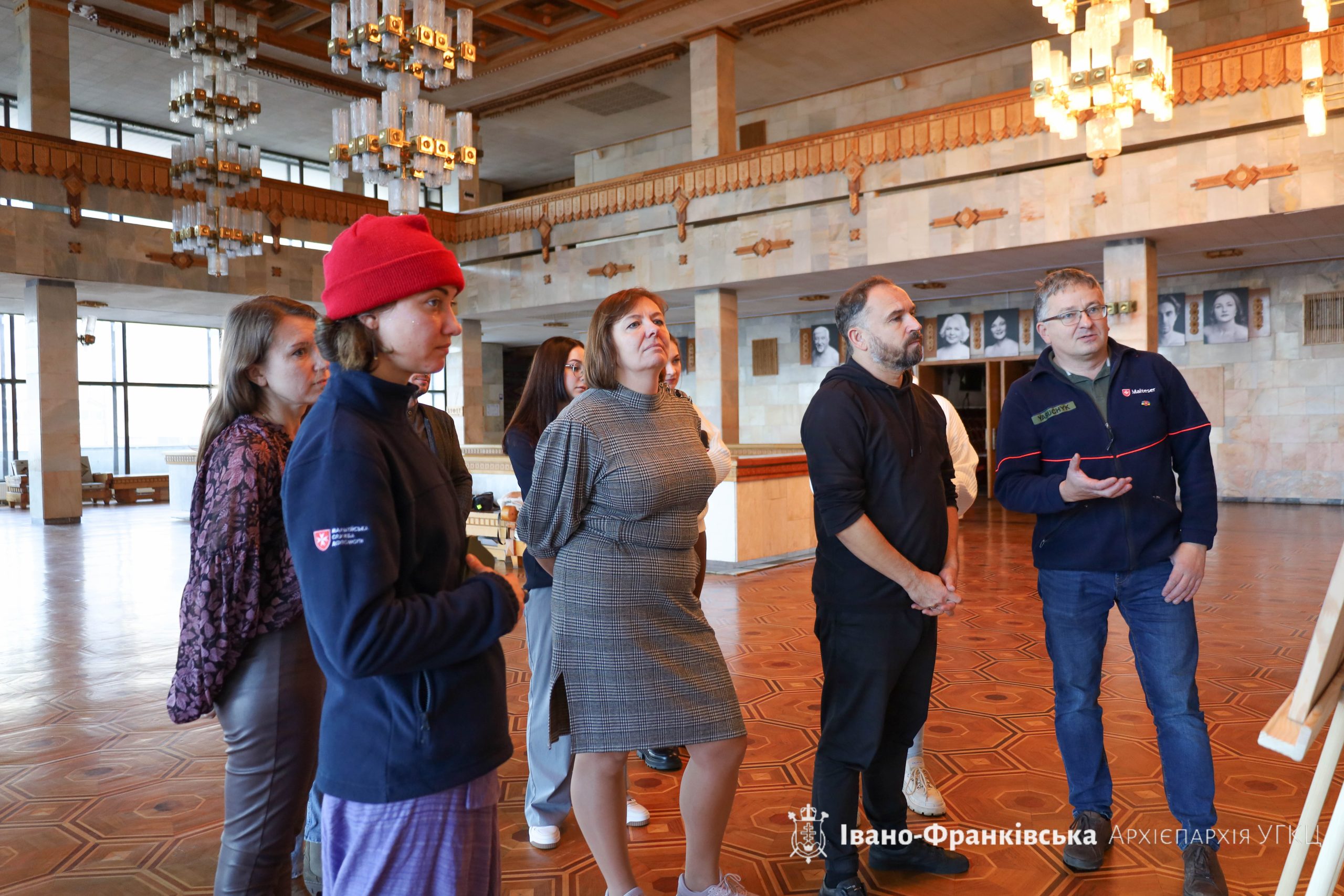 В Івано-Франківському драмтеатрі мальтійці відкрили другу виставку дитячих малюнків В Івано-Франківському драмтеатрі мальтійці відкрили другу виставку дитячих малюнків