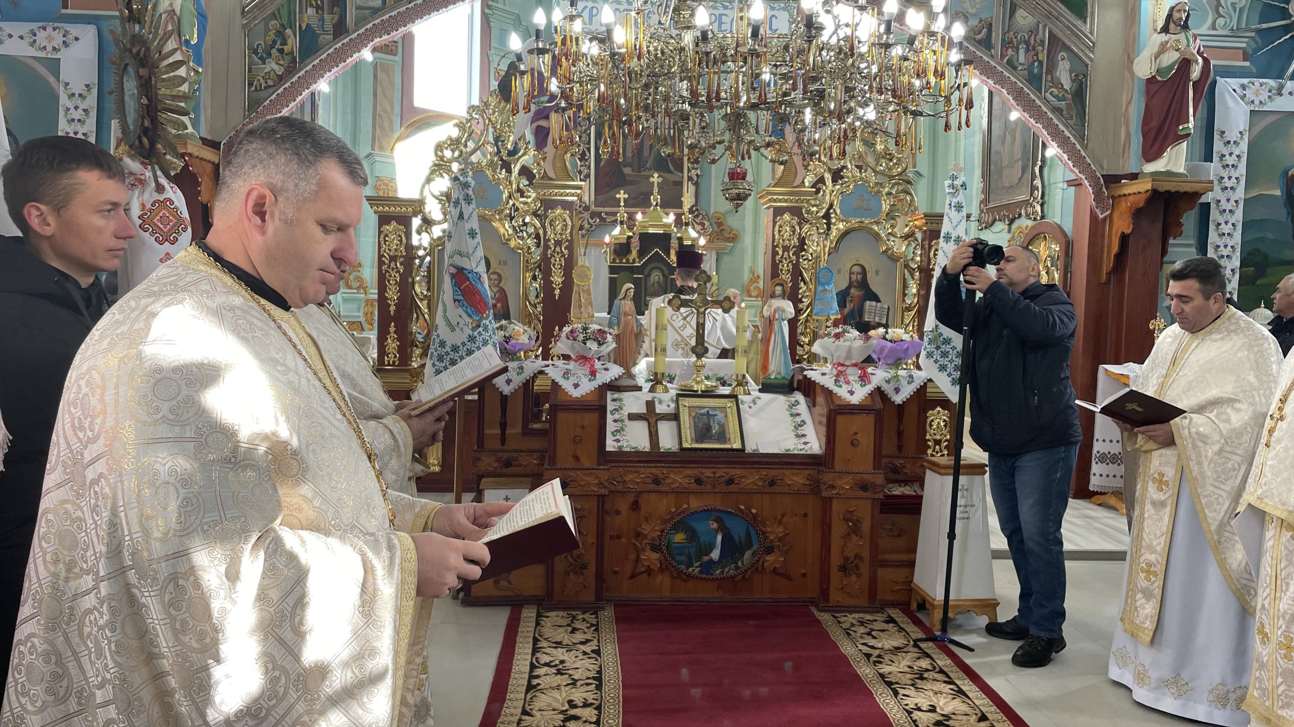 «Вчімося відкривати своє серце для милосердя», — Митрополит Володимир у Негівцях «Вчімося відкривати своє серце для милосердя», — Митрополит Володимир у Негівцях