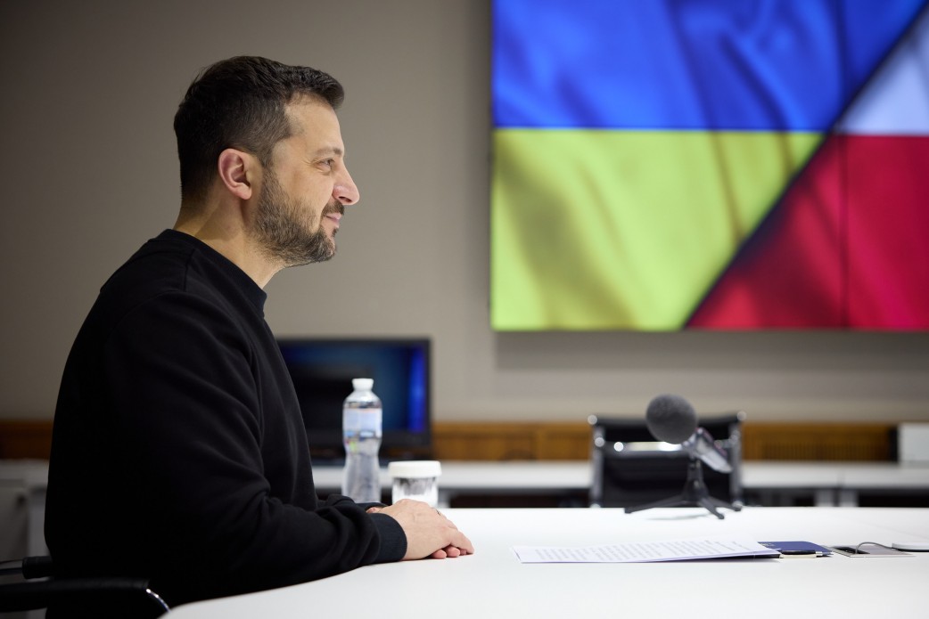 Володимир Зеленський у відеорозмові з Анджеєм Дудою привітав Польщу з Днем незалежності Володимир Зеленський у відеорозмові з Анджеєм Дудою привітав Польщу з Днем незалежності