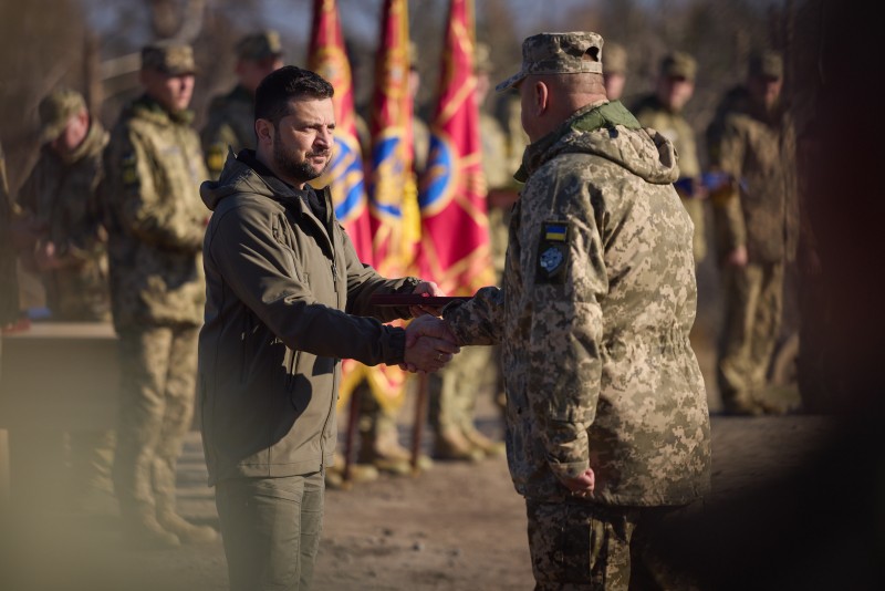 З нагоди Дня ракетних військ і артилерії та Дня інженерних військ Володимир Зеленський вручив державні нагороди захисникам України З нагоди Дня ракетних військ і артилерії та Дня інженерних військ Володимир Зеленський вручив державні нагороди захисникам України